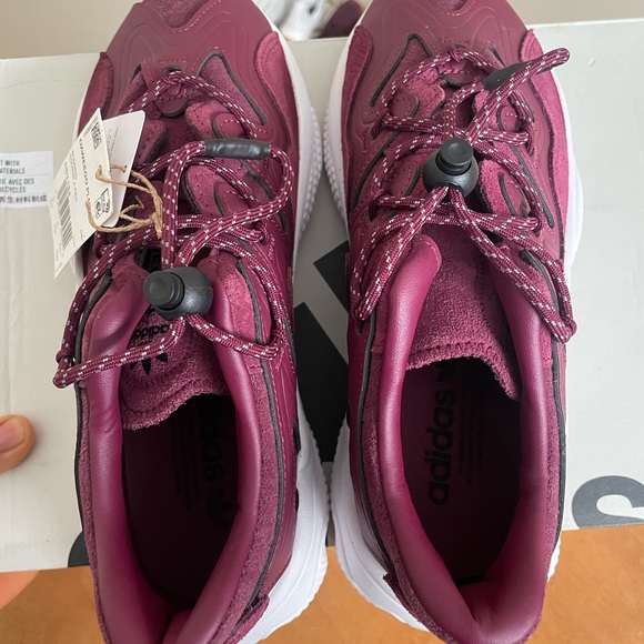 Adidas Womens Ozweego Plus W Victory Crimson Running Shoes H01184 Size 8.5 - Picture 3 of 7